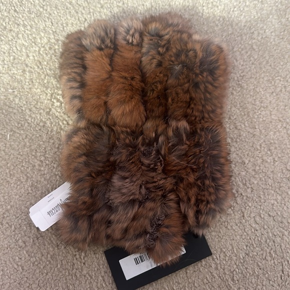 Jocelyn Brown Faux Fur Fingerless Gloves - Picture 2 of 6